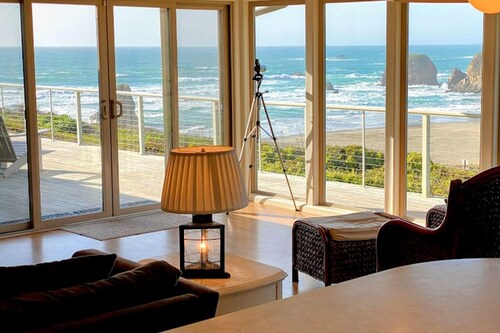 Private Waterfront Home with Private Hot Tub and Central Heat - Walk to Ocean