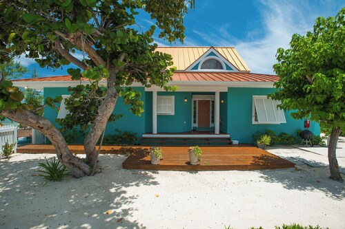 Lone Palm: Oceanfront Pool, 2 Free Kayaks, & Wide Beachfront.