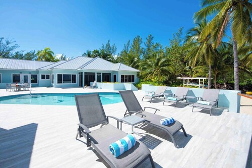 Kai Conut: Oceanfront Villa w/Private Pool, Dock, & Backyard Snorkeling