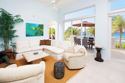 Villa Caymanas: Caribbean Villa w/ Fabulous Snorkeling, Pool, & Panoramic Balcon