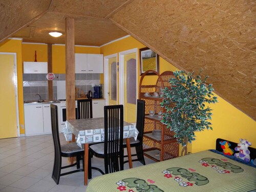Ferienhaus mit Außenpool und Garten