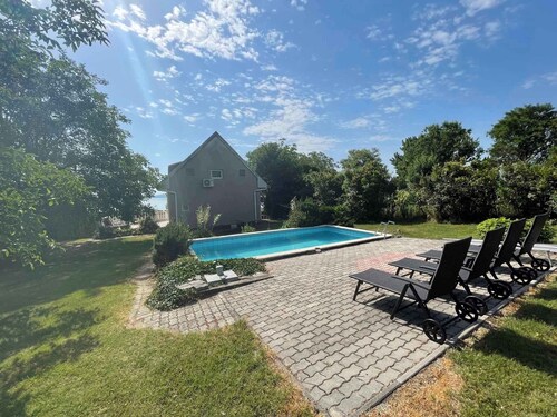 Ferienhaus mit Pool und Balatonpanorama