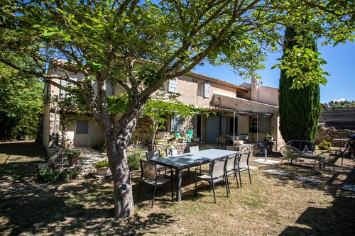 Provence farmhouse with swimming pool, olive grove 6 people, Rated 3 stars