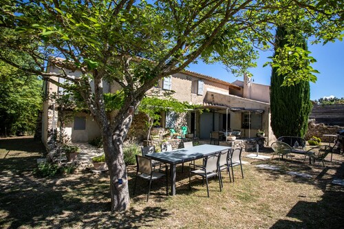 Provence farmhouse with swimming pool, olive grove 6 people, 4 bedrooms