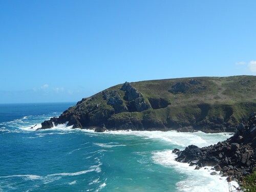 Idyllic Setting On Valley Side 500yds To The Beach