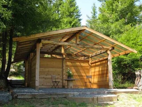 Airstream in the Redwoods, near River and Beaches w/ Hot Tub, Wifi, privacy...