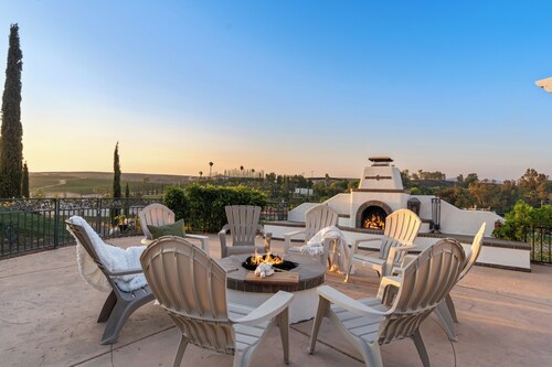 Via del Sur by AvantStay | Private Spanish Villa w/ Views | Walk to Wineries!