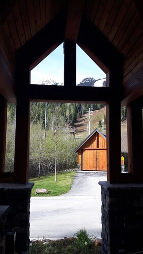Slope Side Luxury Open Beam Townhome Private Hot Tub - True - Ski-in-out