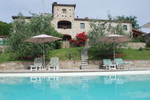 Charmante villa avec piscine privée, grand jardin et vue à couper le souffle