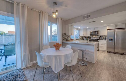 Fabulous 4 Bedroom Home + Free Private Heated POOL