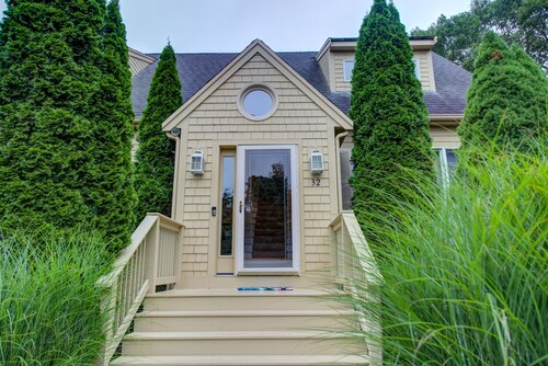 Luxury house 0.25 mi from Craigville Beach! Close to Iconic Hyannis!