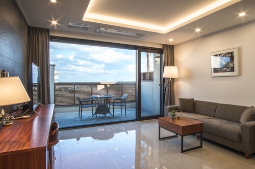 Leeum Island Spa & Pool Villa