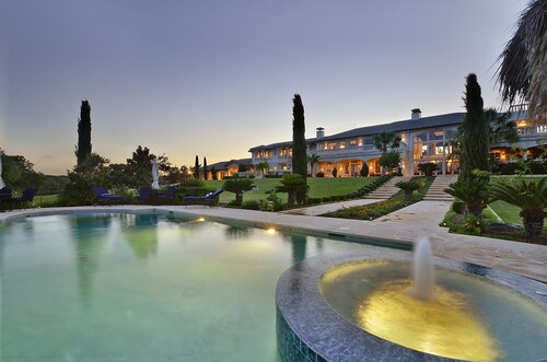 Lake Travis16,000 SQFT Waterfront Luxury w/Boat Dock, Pickleball Courts, 12acres