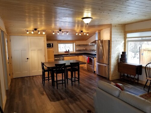 Little House Under the Big Sky, 2 bedrm 2 bth near Glacier Park & Whitefish Mt.