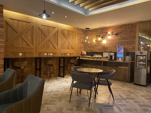 Huaxiang Hotel - Zuoying