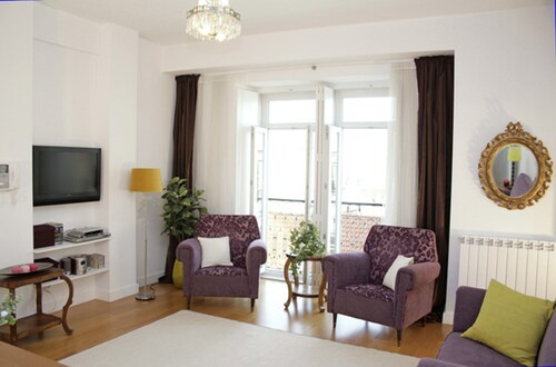 Apartment/ flat , view-point Tagus, castle, optional garage,WI-FI A/C