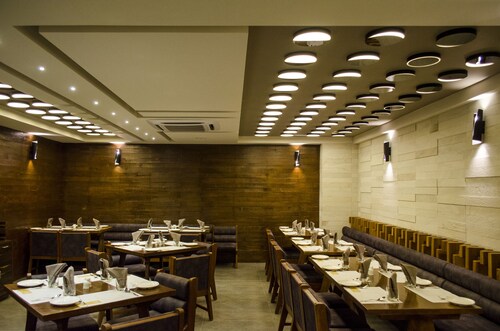 Hotel Grand Elegance