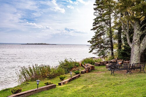 Spectacular lake view!
