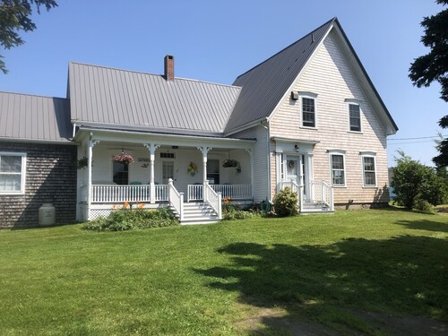 Early 1800's Bayfront Farmhouse