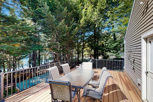 Lakefront cabin close to town with dock, firepit - dogs welcome