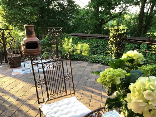 Le mignon. Kleine, gemütliche Ferienwohnung mit großer Terrasse im Grünen.