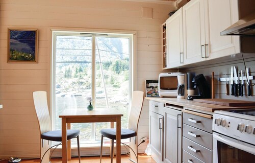 Schönes Haus mit 4 Schlafzimmern in Eivindvik