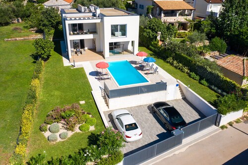 Luxusvilla Orchidea mit Meerblick und grossem Pool