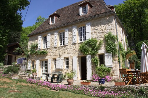 Maison périgourdine de caractère, avec piscine chauffée, proche de SARLAT