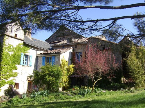 Ancienne maison de ferme tradionnelle140m carrés habitable. vue imprenable.
