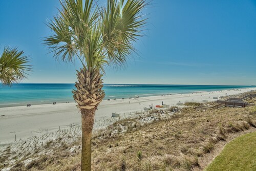 The Crescent 201 Beachfront Condo w/ Free Beach Service