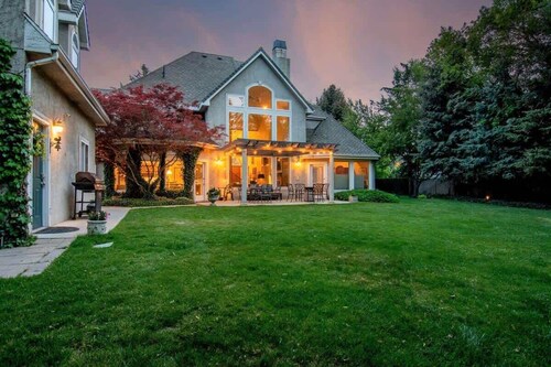 Sleeps 20 *Luxury Estate *A+Area *Hotub *Game Room