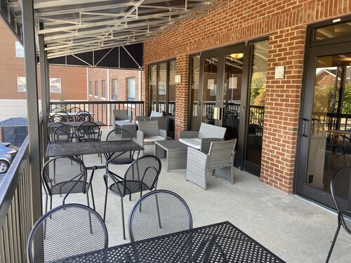 Asbury Inn & Suites