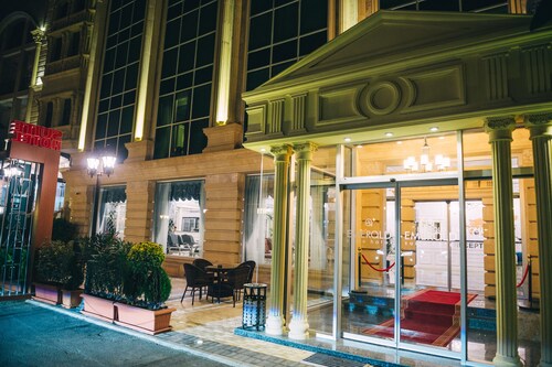Emerald Suite Hotel