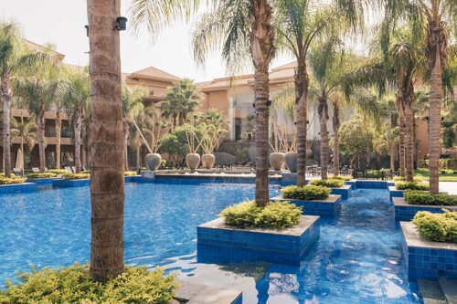 Dusit Thani LakeView Cairo