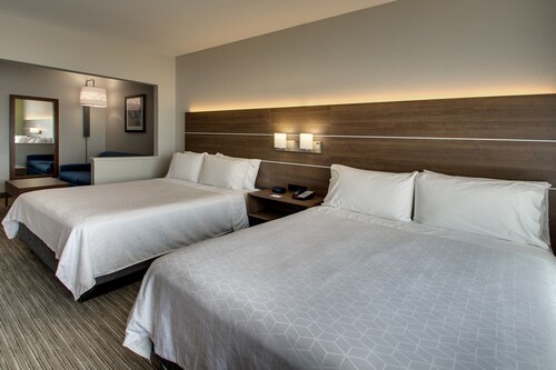 Holiday Inn Express & Suites Waukegan, an IHG Hotel