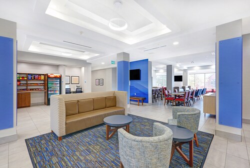 Holiday Inn Express & Suites Woodstock South, an IHG Hotel