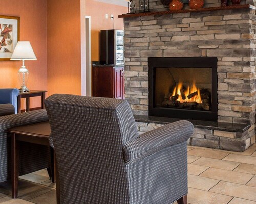 Comfort Inn & Suites Lumberton Central I-95
