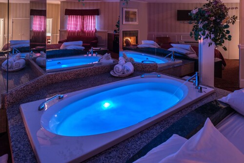 Inn of the Dove Romantic Suites with Jetted Tub & Fireplace