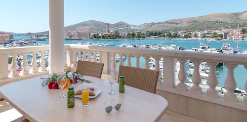 Hotel Trogir Palace