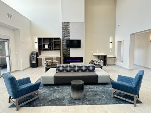La Quinta Inn & Suites by Wyndham Allen at The Village