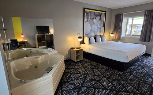 Super 8 by Wyndham Traverse City