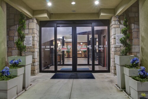 Holiday Inn Express & Suites Paris, Texas by IHG