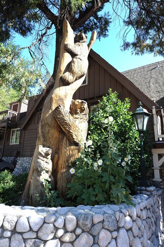 Saddleback Inn