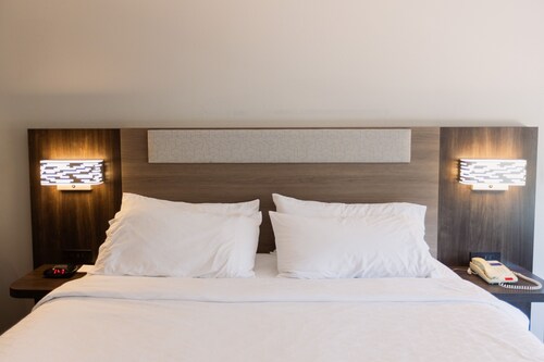 Holiday Inn Express & Suites Guthrie by IHG
