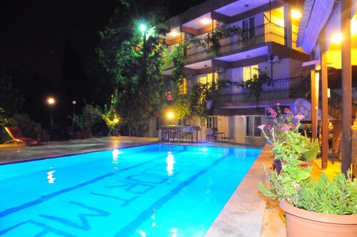 Dort Mevsim Hotel