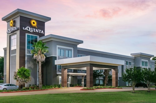 La Quinta Inn & Suites by Wyndham Jacksonville TX