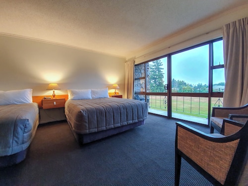 Distinction Mackenzie Country Hotel