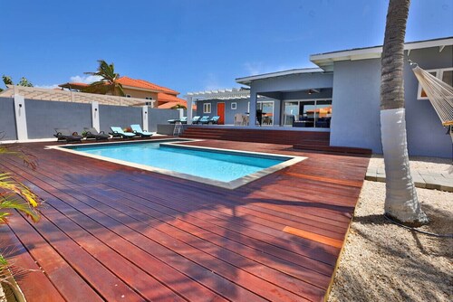 Private chef,46 seconds to BEACH,Pool side massage, UTV`s, more