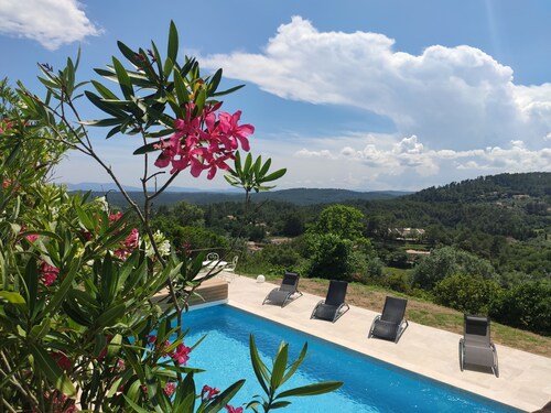 Exceptional panoramic view in a quiet area.