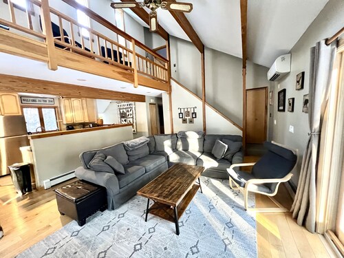 Mt. Snow Paradise - Indoor Jacuzzi & Sauna - Minutes to Mountain - Sleeps 10